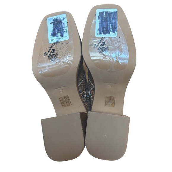 Free People Ruby Snakeskin Ankle Boots NWT Size 9 Chunky Heel - Picture 6 of 6